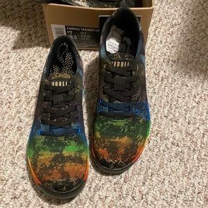 BLACK AND GOLD CANVAS STRIPE TRAINER MEN'S 7 WOMEN'S 8.5